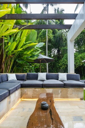 Outdoor Lounge Set (4-Piece Wicker)